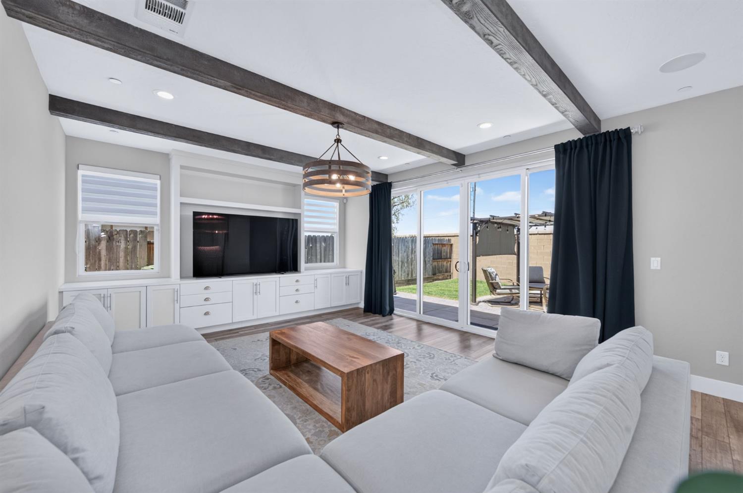 3853 Morris Ave, Clovis, CA 93619