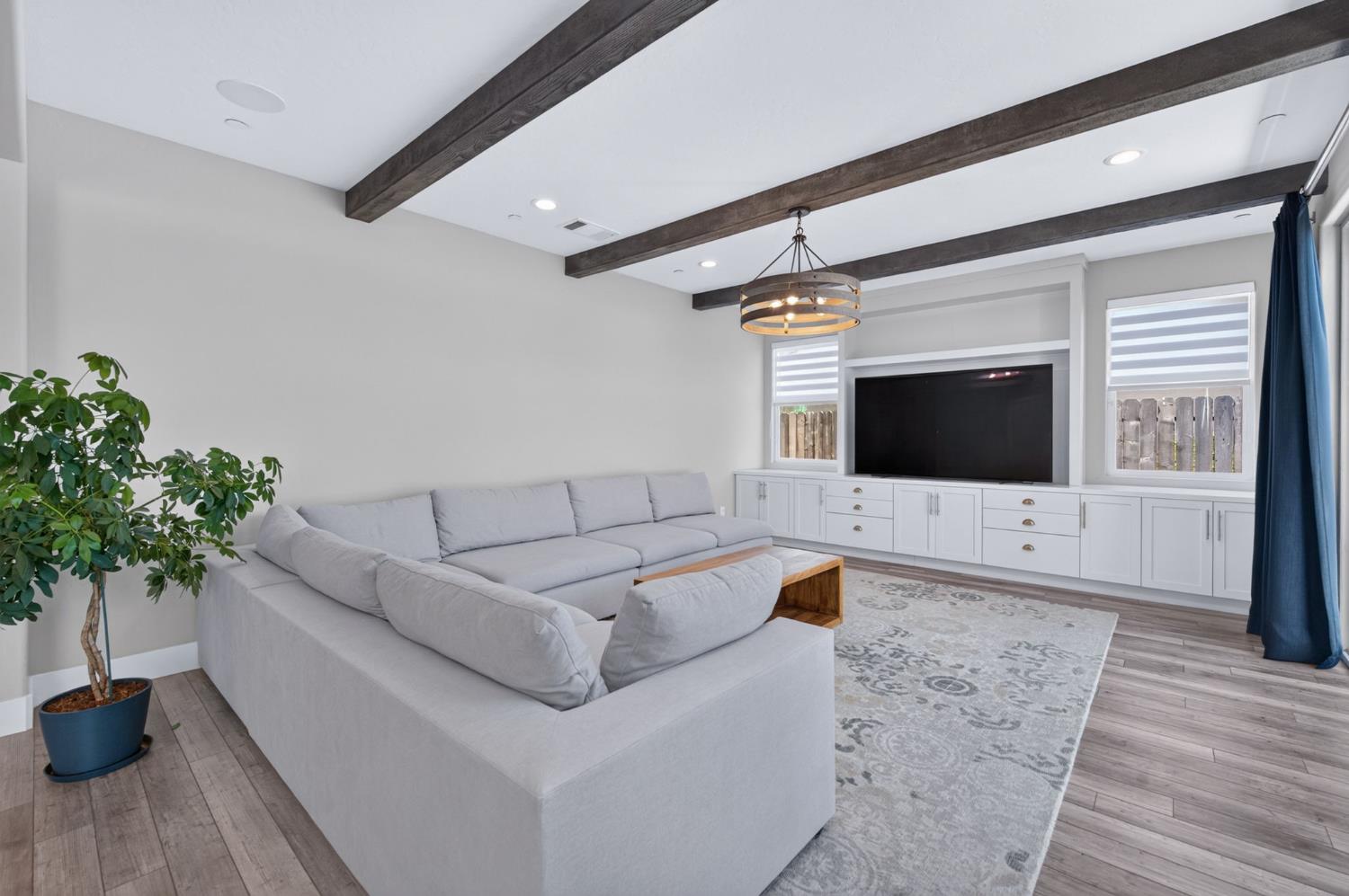 3853 Morris Ave, Clovis, CA 93619
