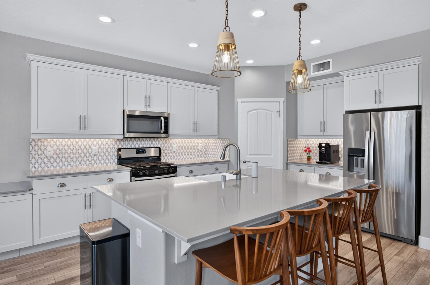 3853 Morris Ave, Clovis, CA 93619