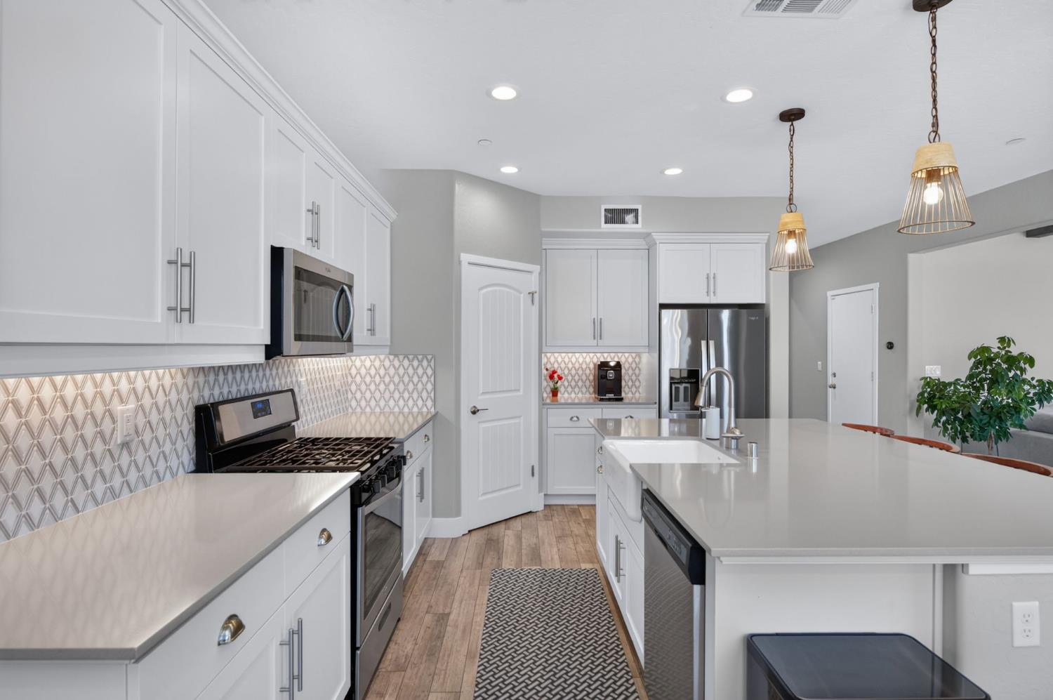3853 Morris Ave, Clovis, CA 93619