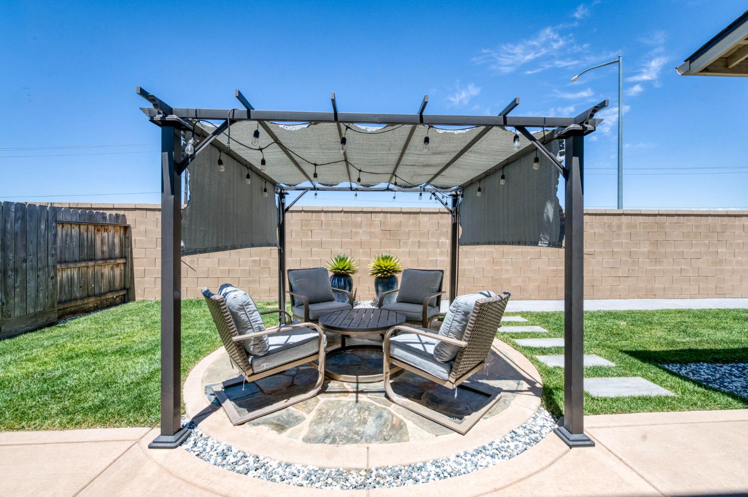 3853 Morris Ave, Clovis, CA 93619