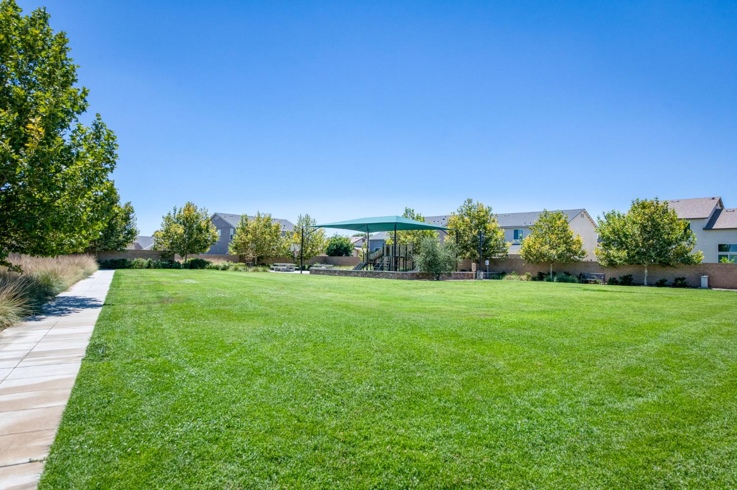 3853 Morris Ave, Clovis, CA 93619