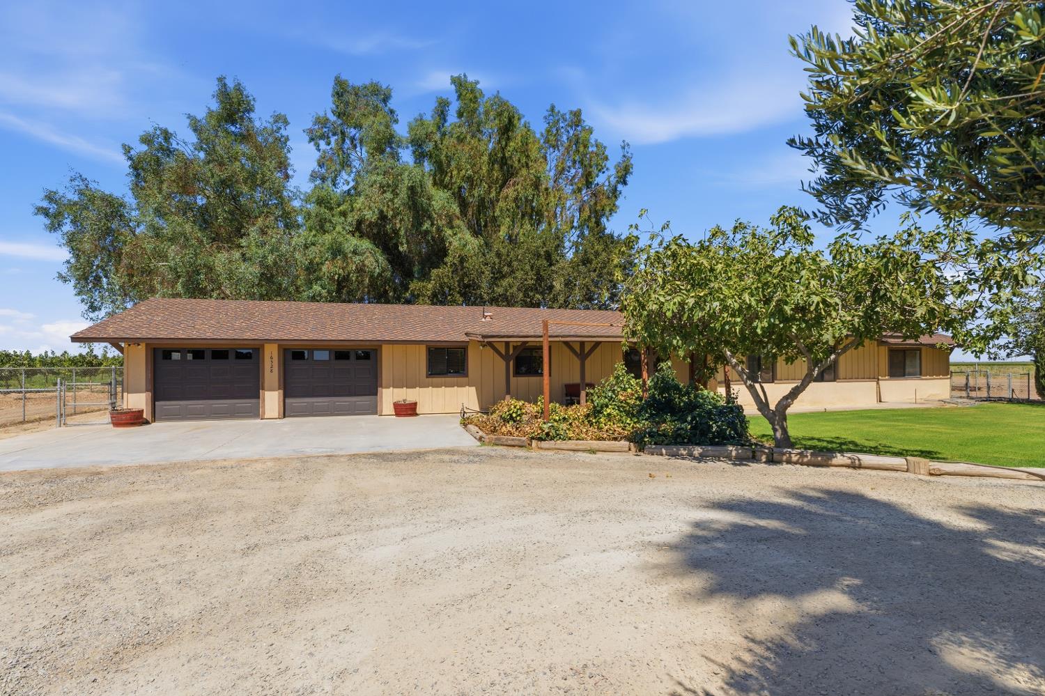 16528 14th Ave, Hanford, CA 93230
