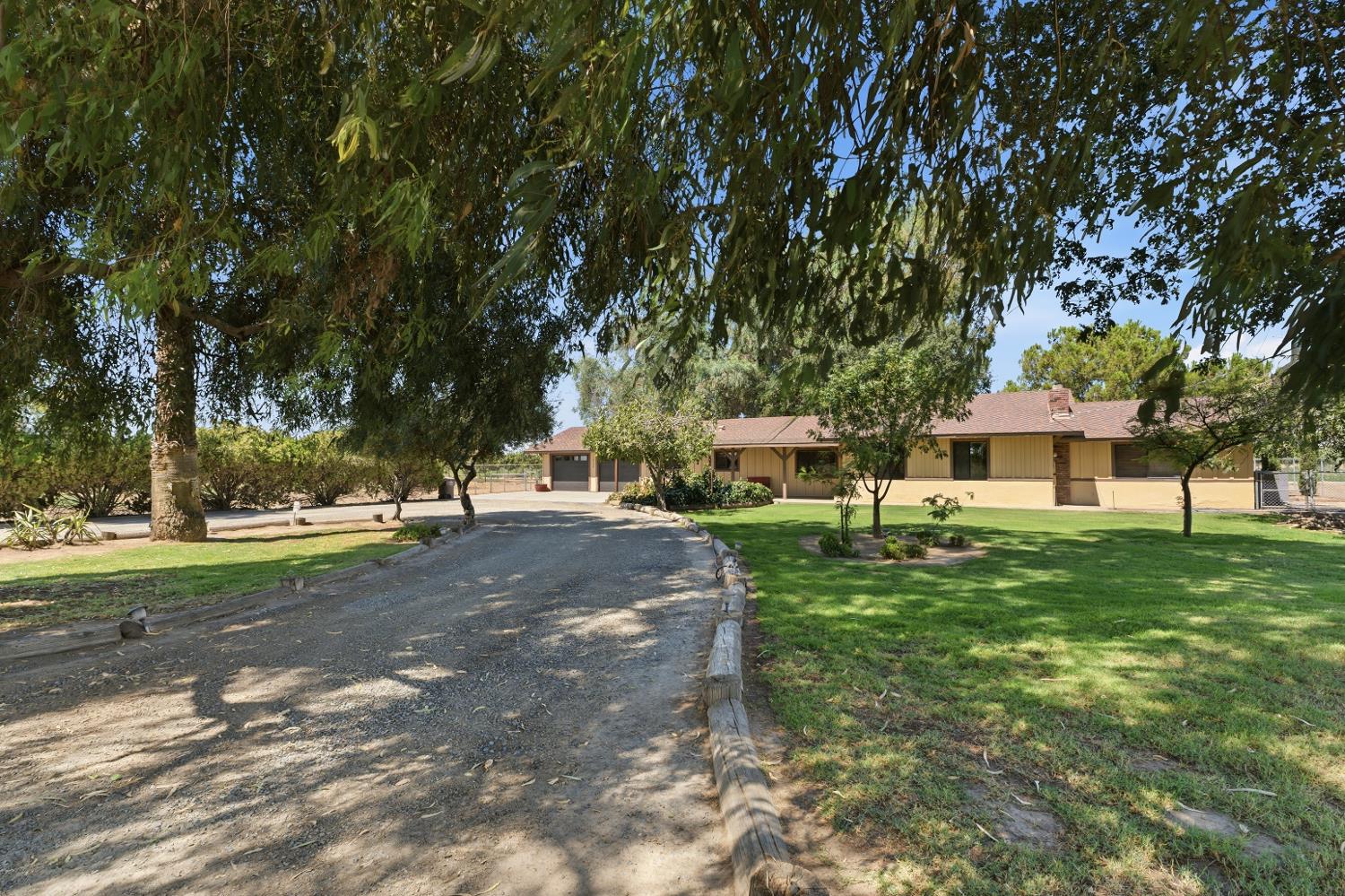 16528 14th Ave, Hanford, CA 93230
