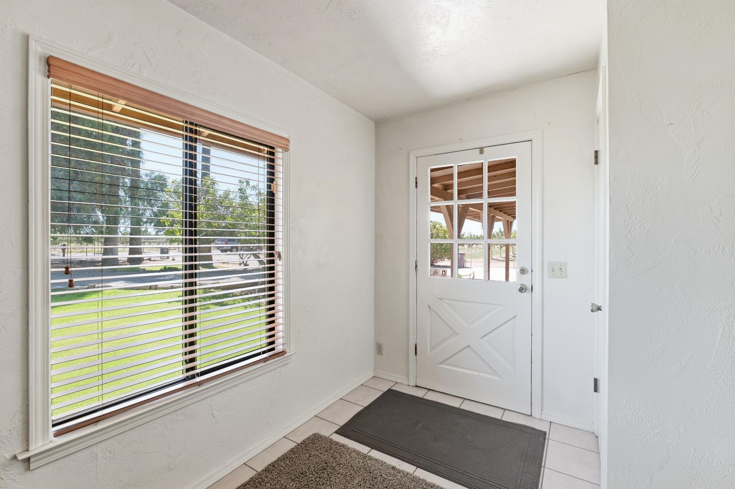 16528 14th Ave, Hanford, CA 93230