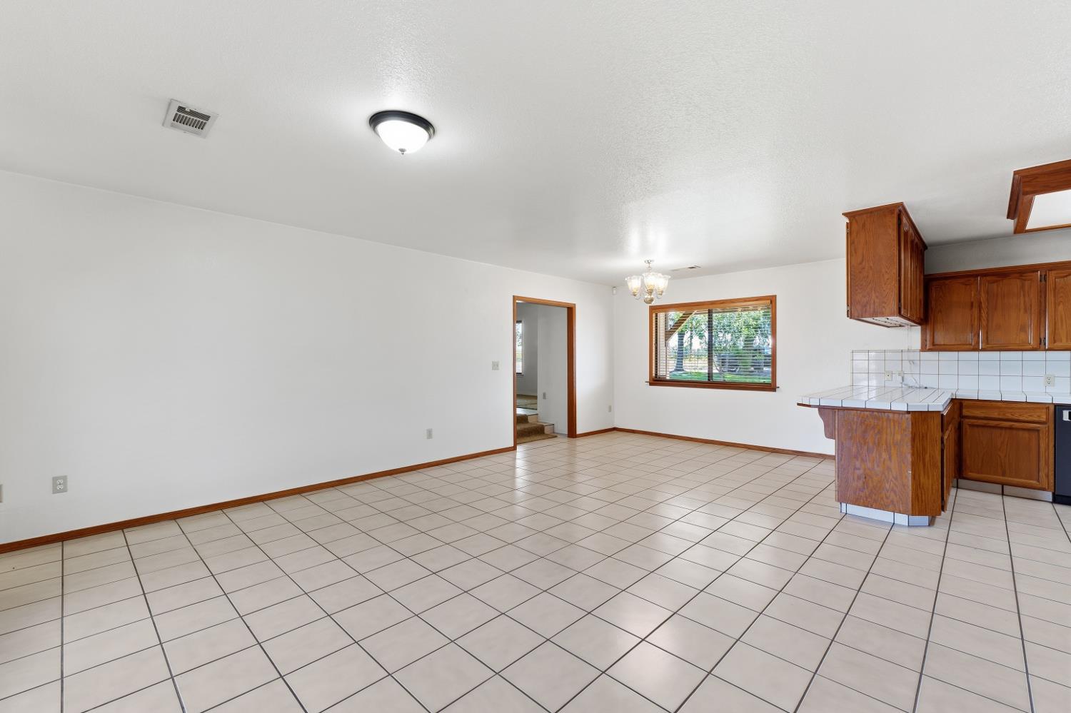 16528 14th Ave, Hanford, CA 93230