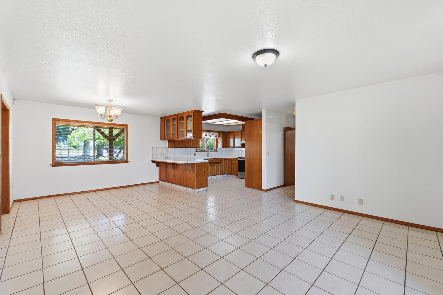 16528 14th Ave, Hanford, CA 93230