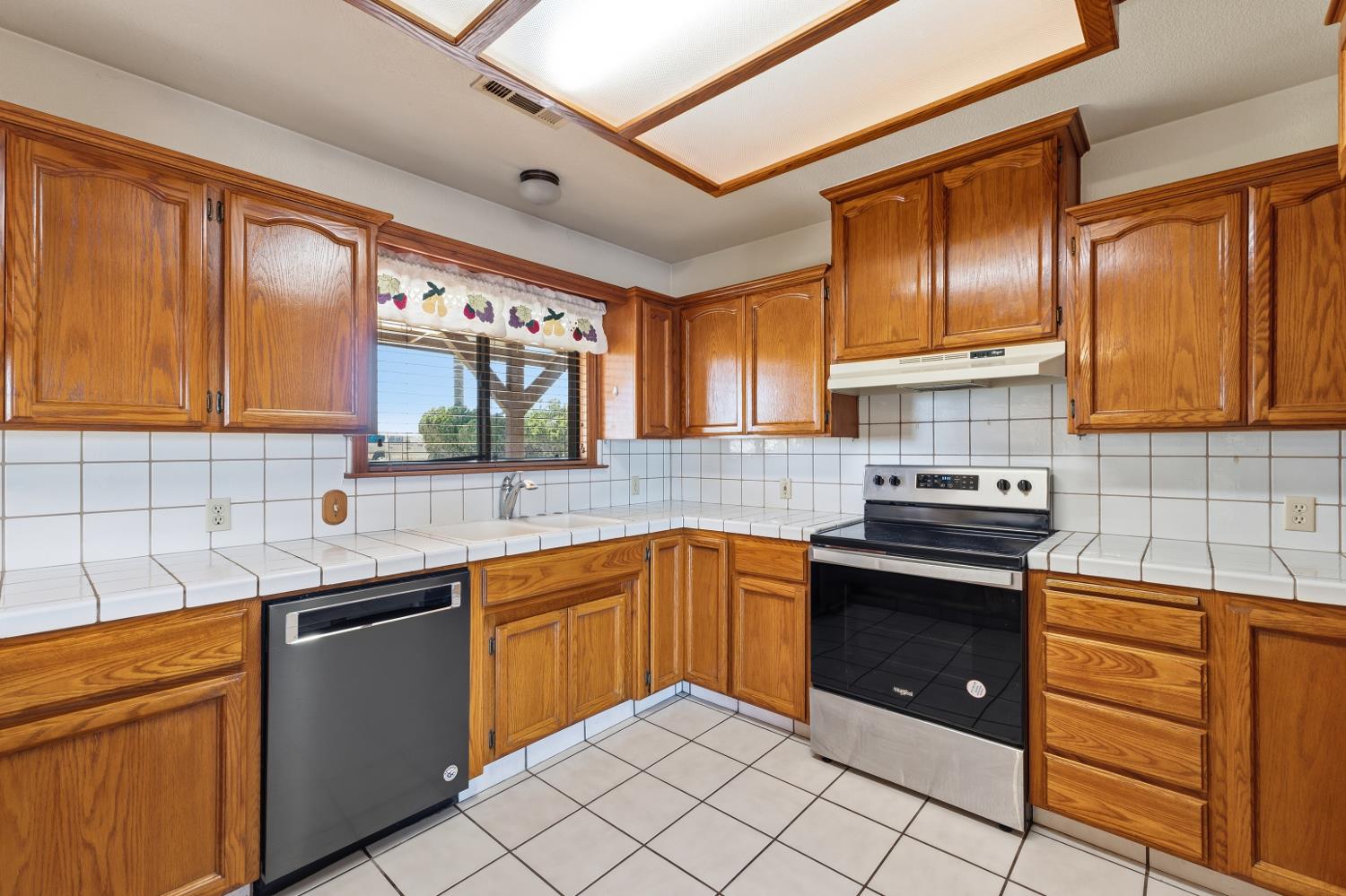 16528 14th Ave, Hanford, CA 93230