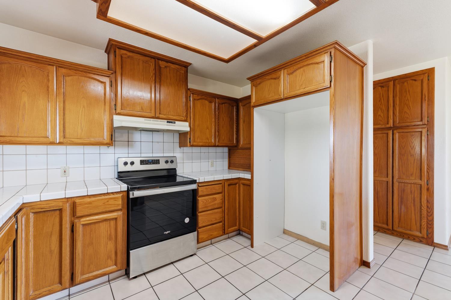 16528 14th Ave, Hanford, CA 93230