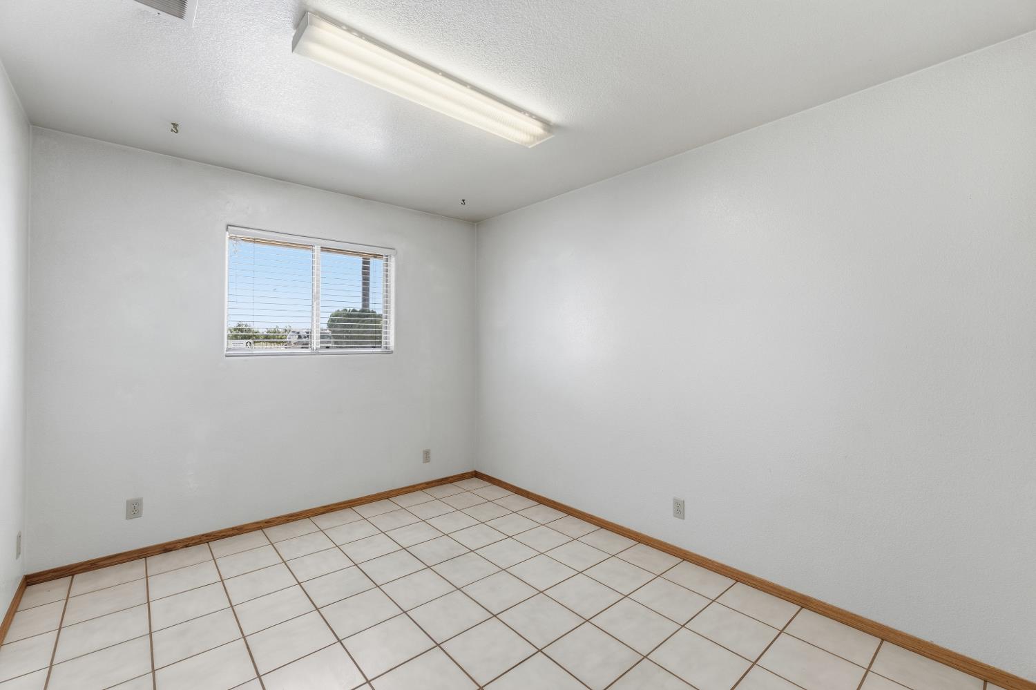 16528 14th Ave, Hanford, CA 93230