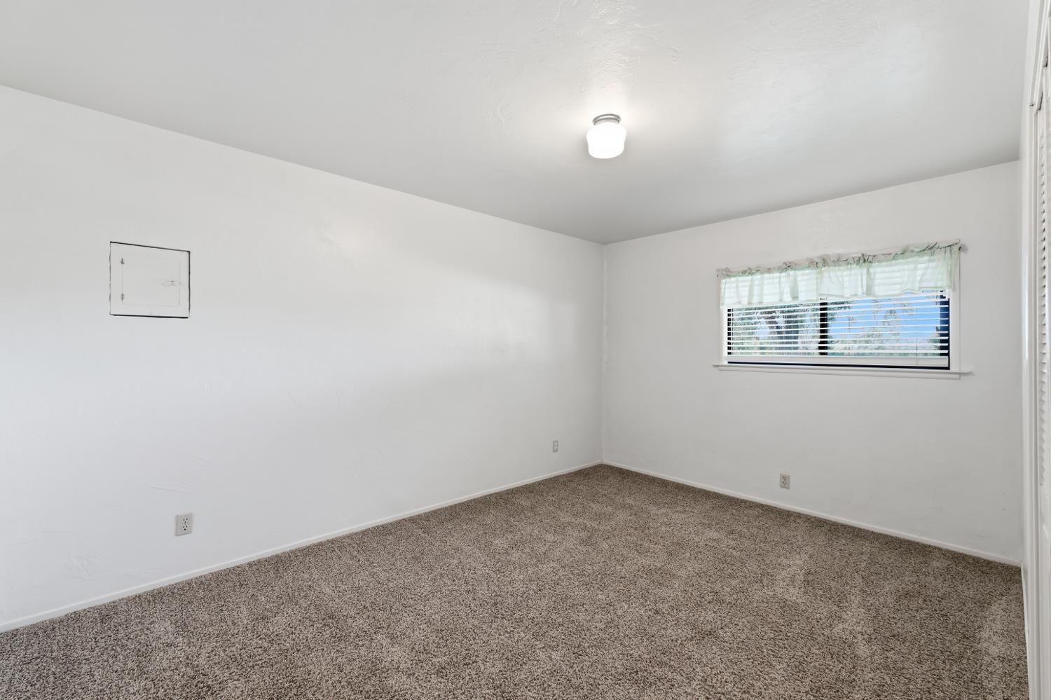 16528 14th Ave, Hanford, CA 93230