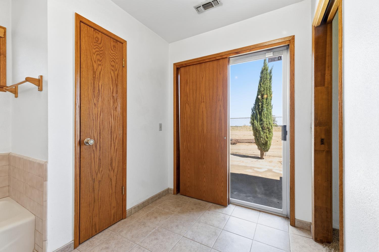 16528 14th Ave, Hanford, CA 93230
