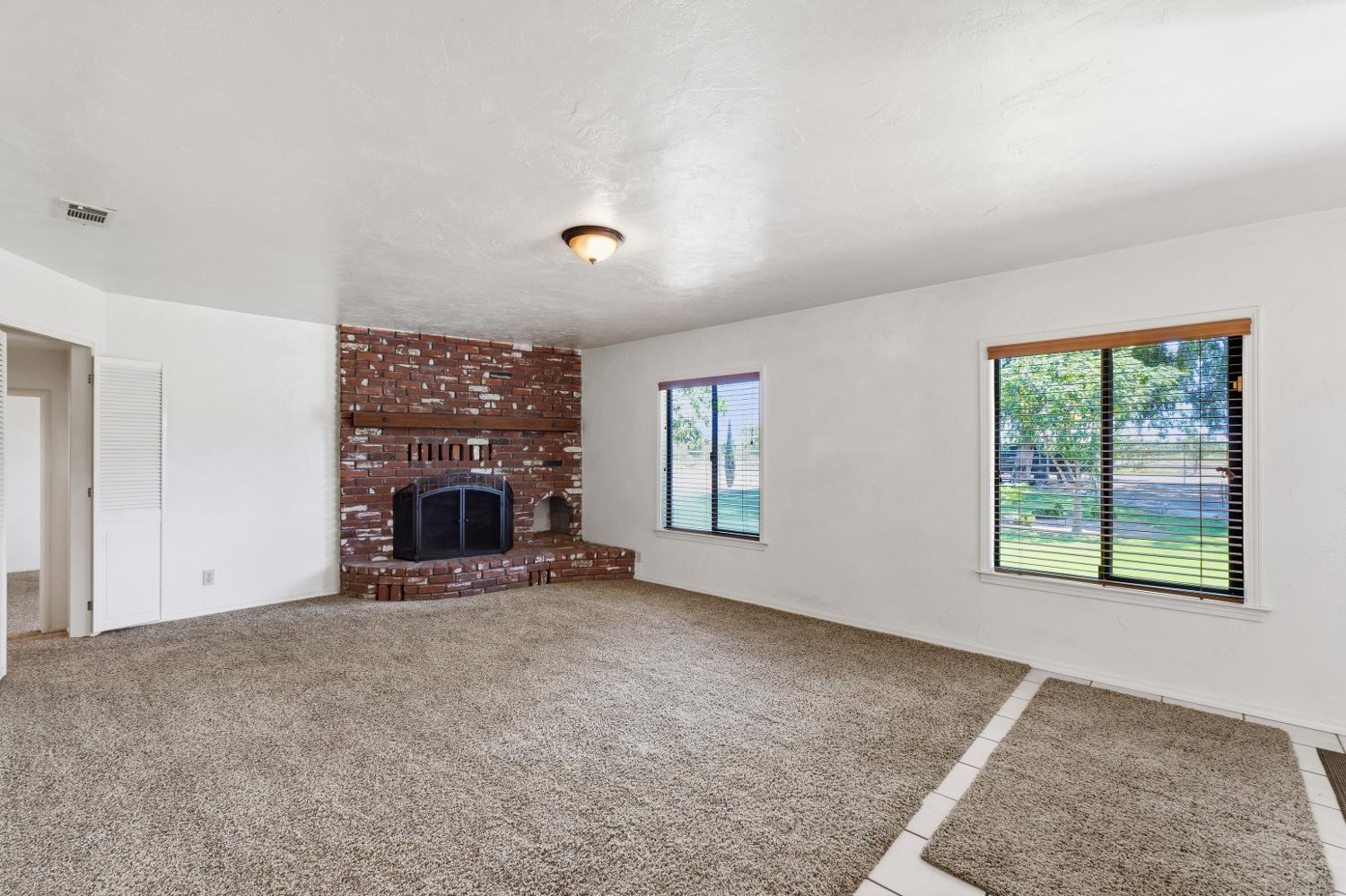 16528 14th Ave, Hanford, CA 93230