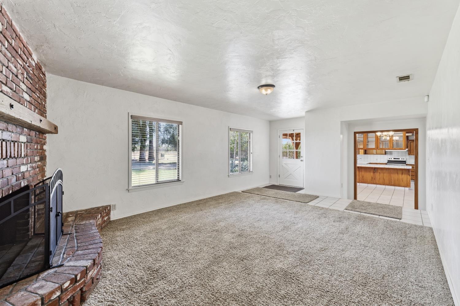 16528 14th Ave, Hanford, CA 93230