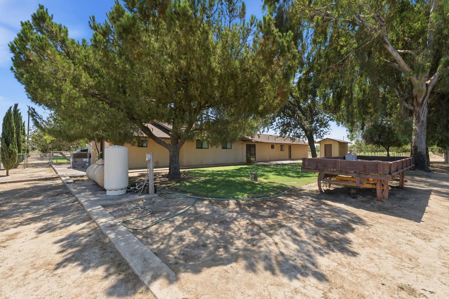 16528 14th Ave, Hanford, CA 93230