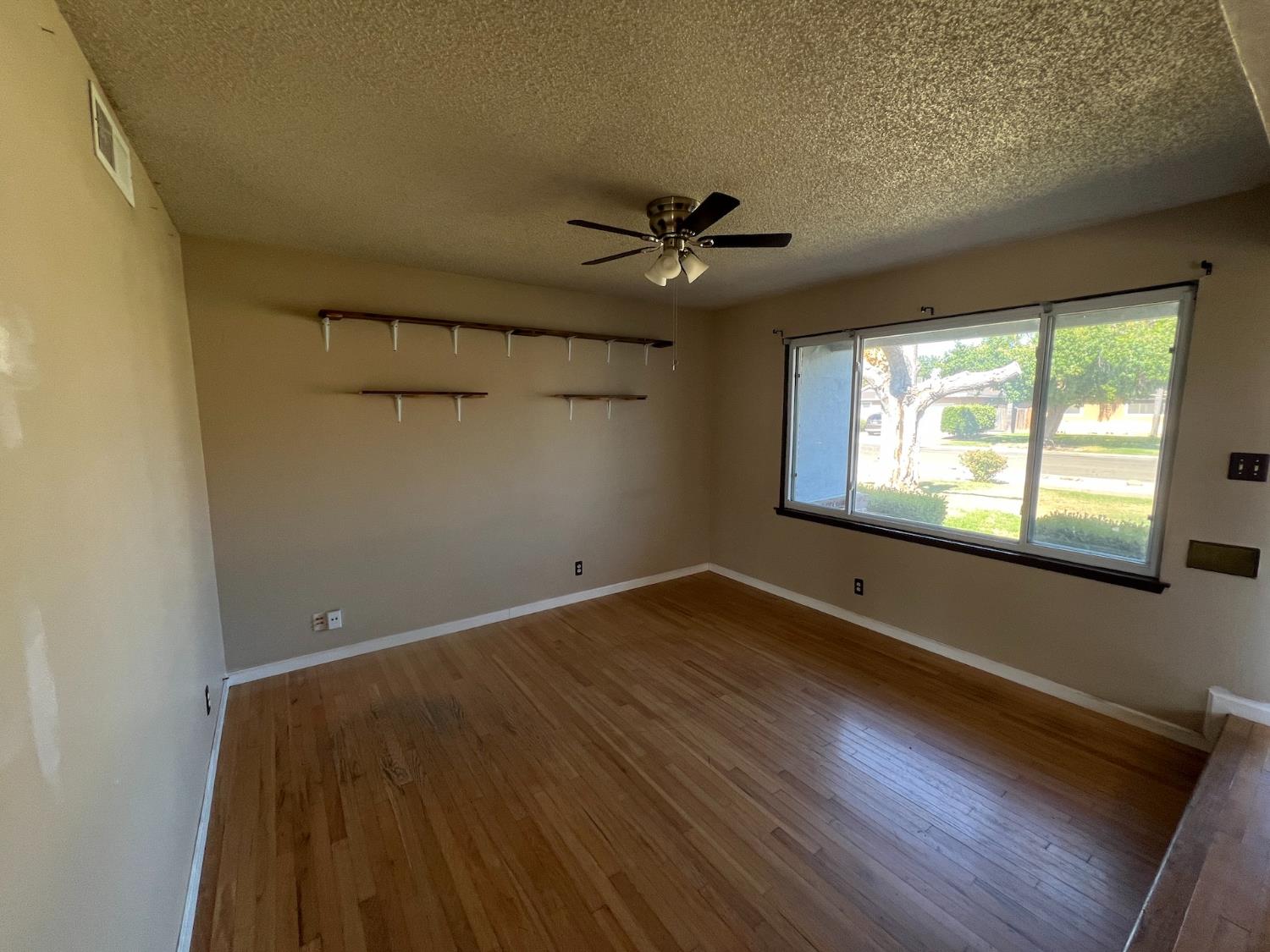 4463 N Meridian Ave, Fresno, CA 93726