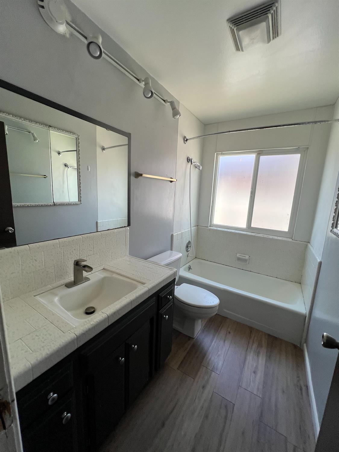 4463 N Meridian Ave, Fresno, CA 93726