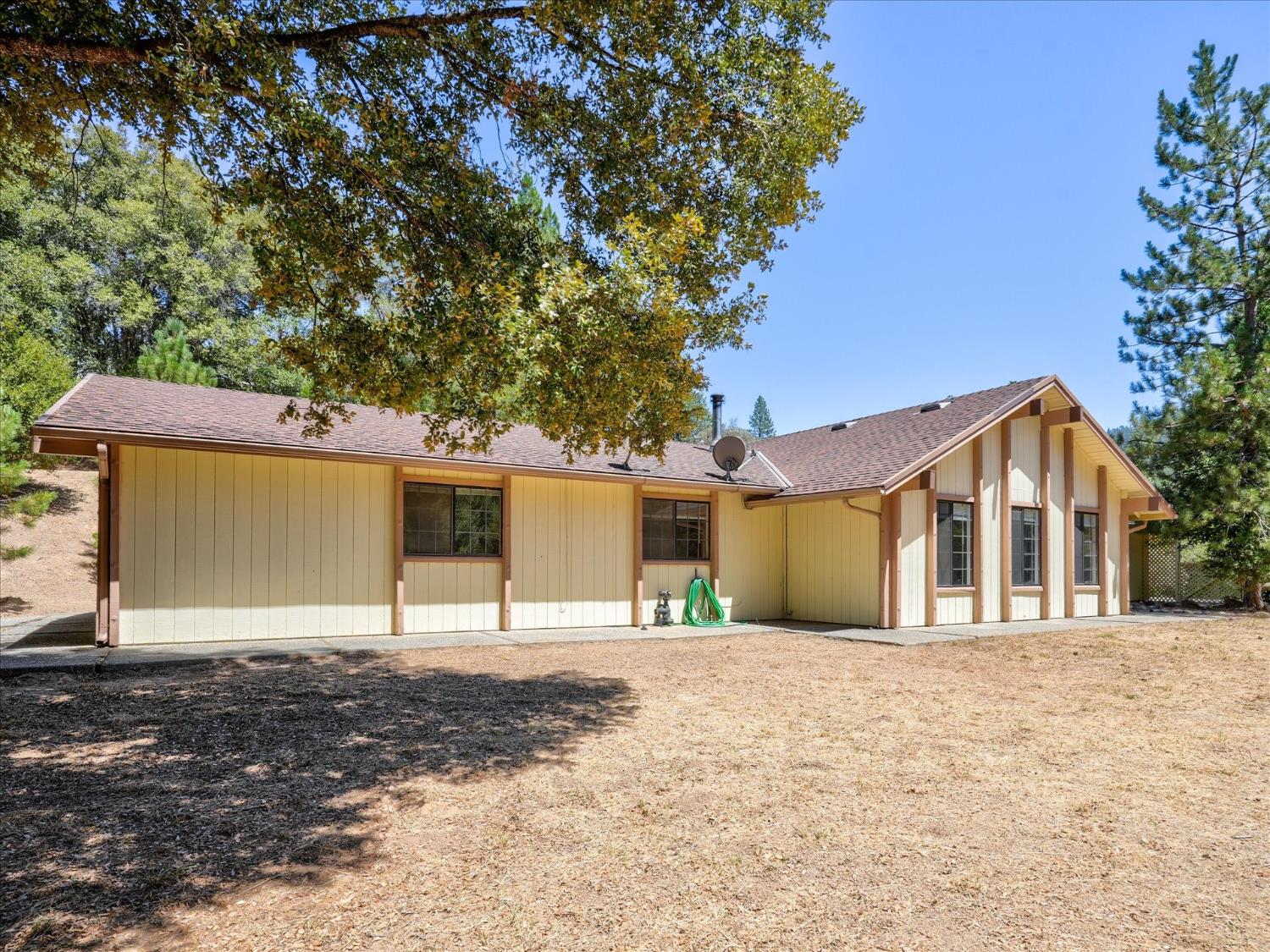37912 China Creek Rd, Oakhurst, CA 93644