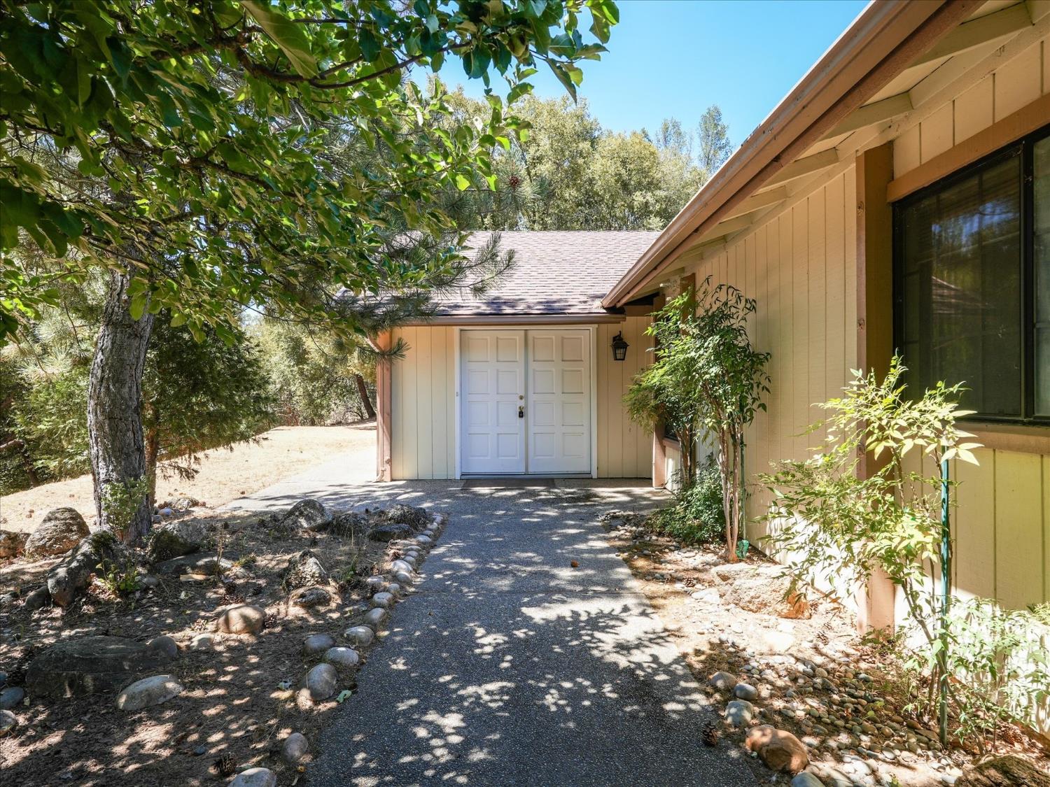 37912 China Creek Rd, Oakhurst, CA 93644
