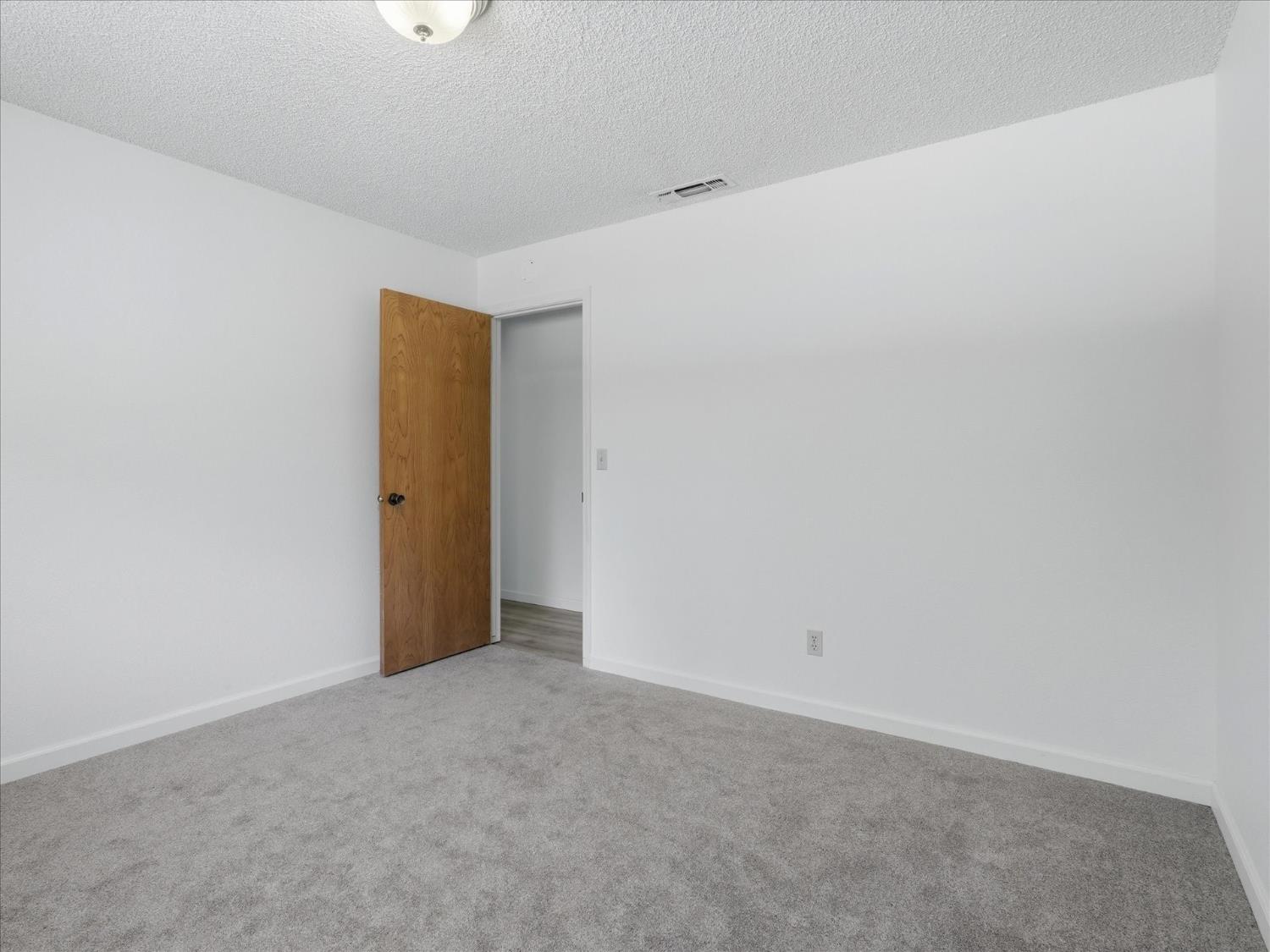 37912 China Creek Rd, Oakhurst, CA 93644