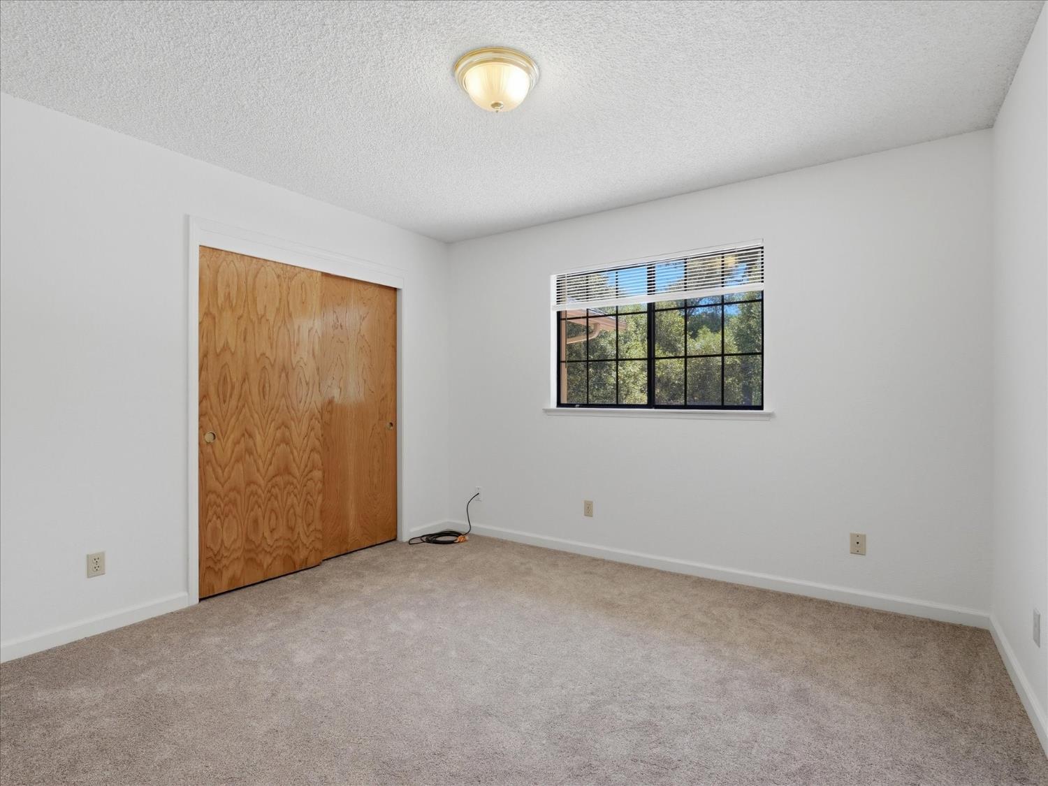 37912 China Creek Rd, Oakhurst, CA 93644