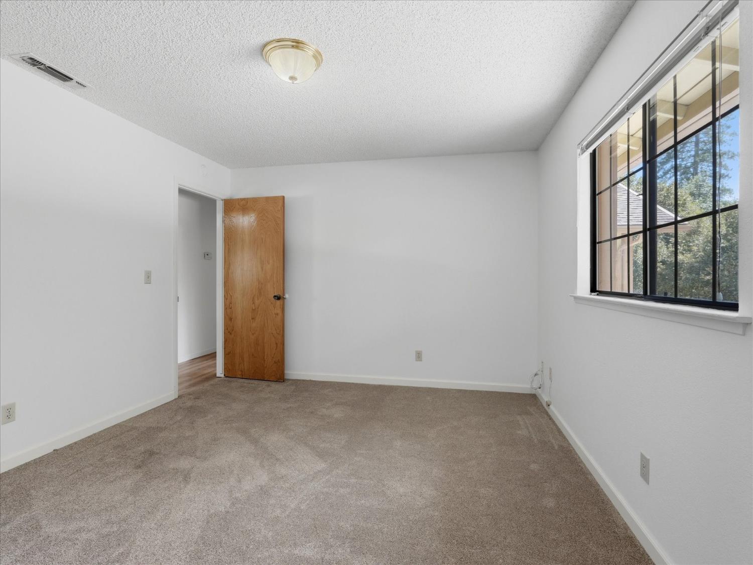 37912 China Creek Rd, Oakhurst, CA 93644