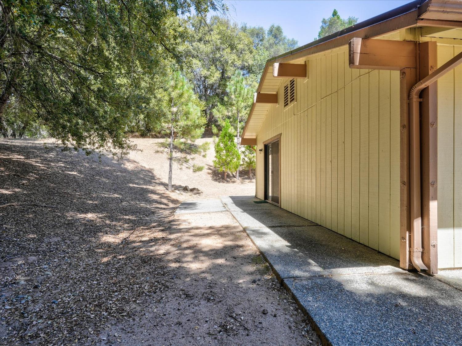 37912 China Creek Rd, Oakhurst, CA 93644