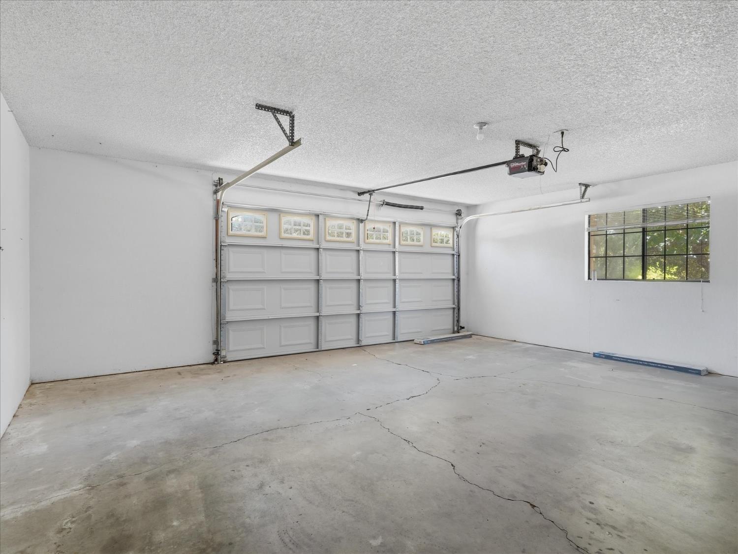 37912 China Creek Rd, Oakhurst, CA 93644