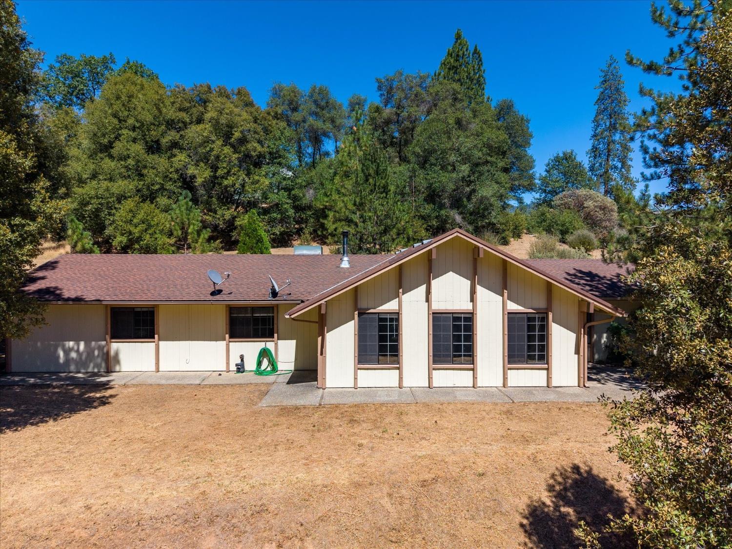 37912 China Creek Rd, Oakhurst, CA 93644