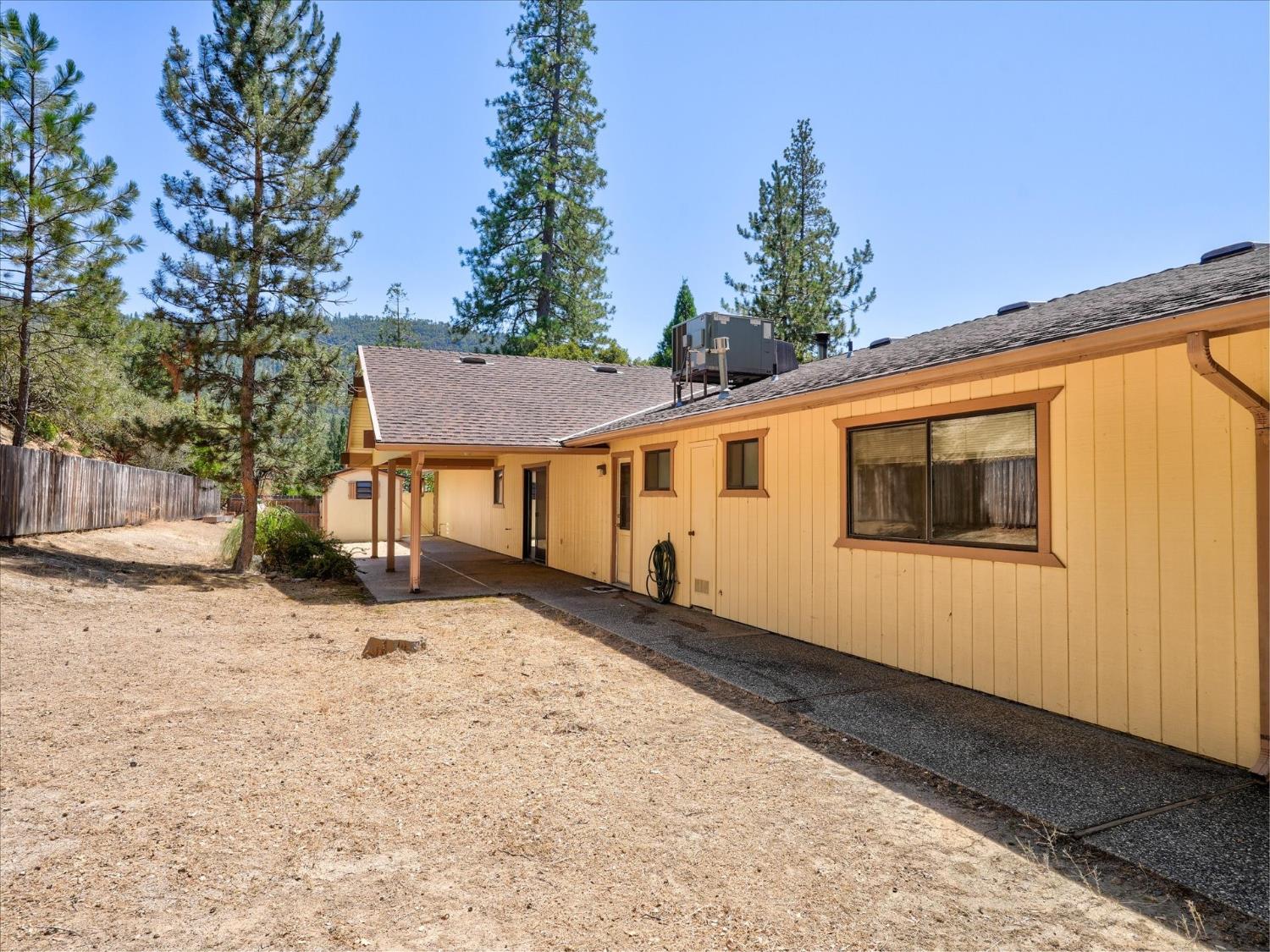 37912 China Creek Rd, Oakhurst, CA 93644