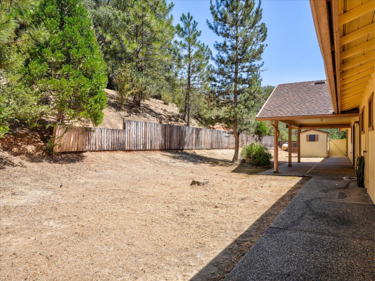 37912 China Creek Rd, Oakhurst, CA 93644