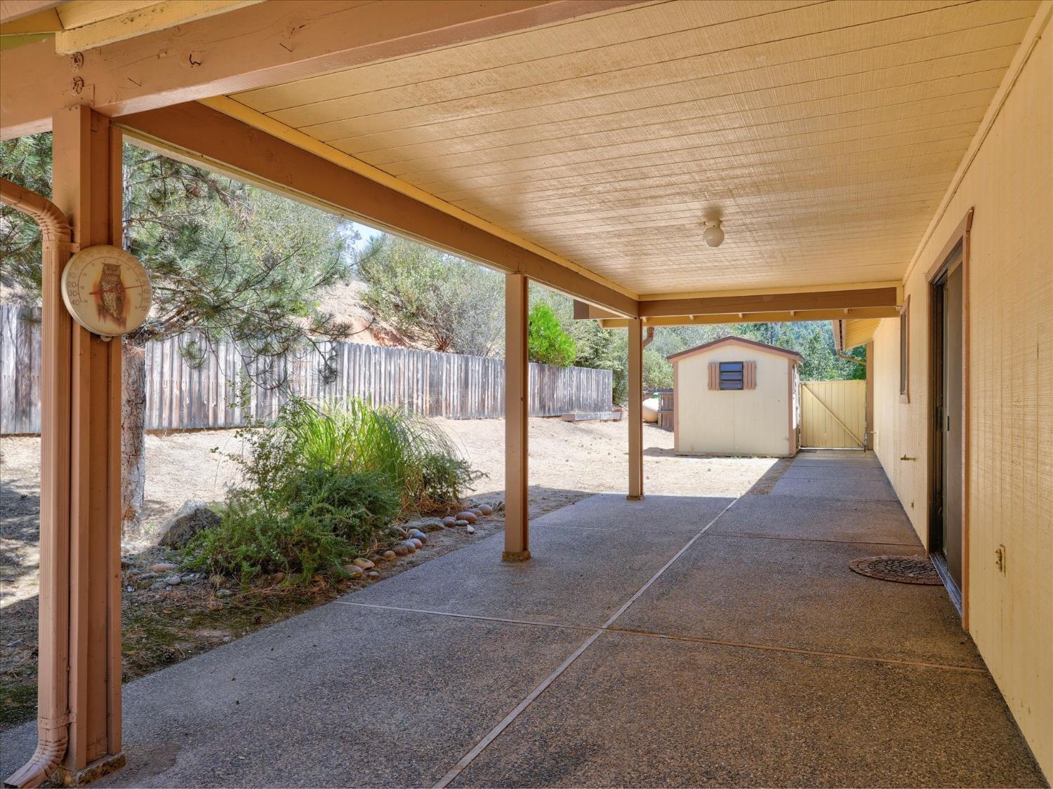 37912 China Creek Rd, Oakhurst, CA 93644