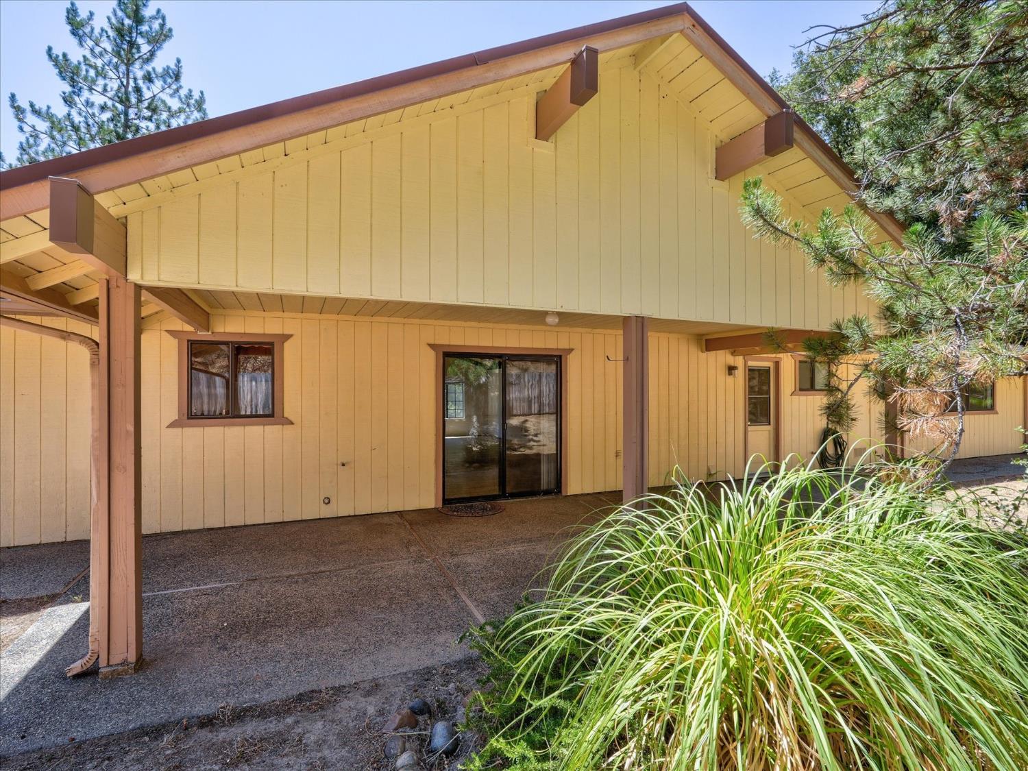37912 China Creek Rd, Oakhurst, CA 93644
