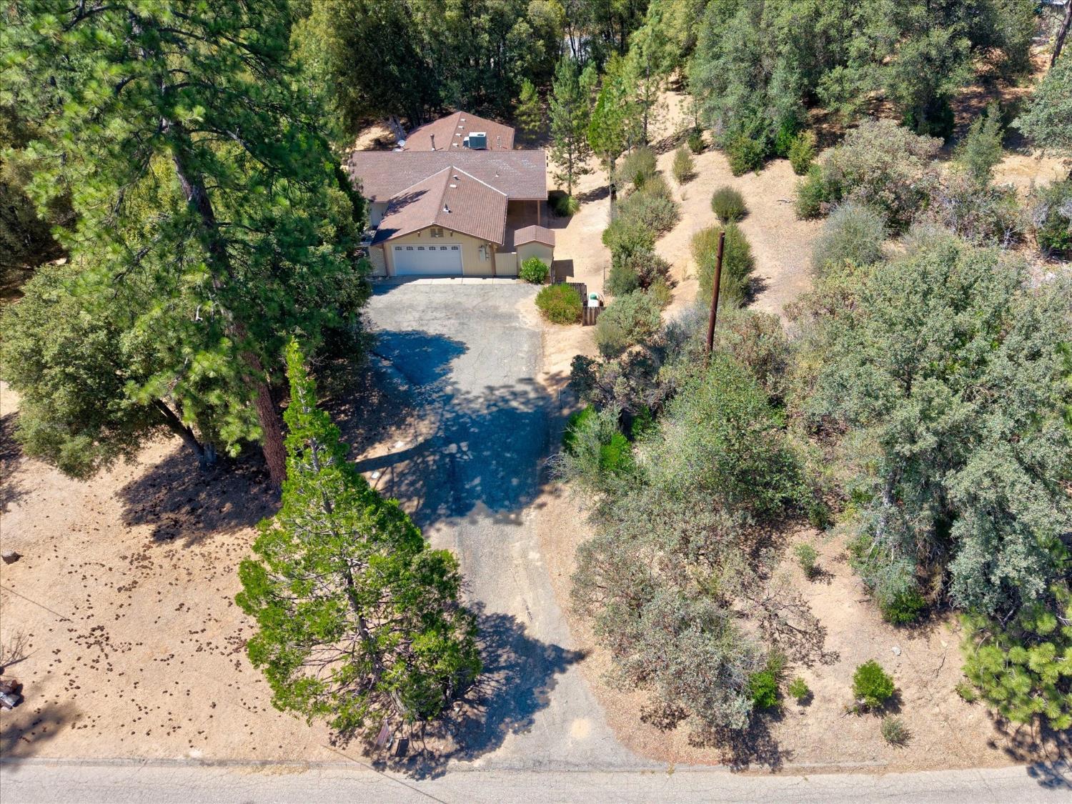 37912 China Creek Rd, Oakhurst, CA 93644