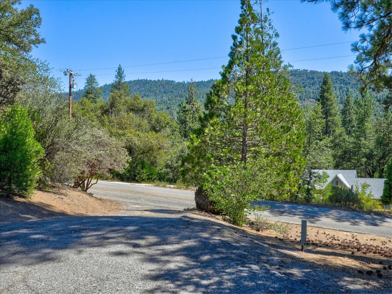37912 China Creek Rd, Oakhurst, CA 93644