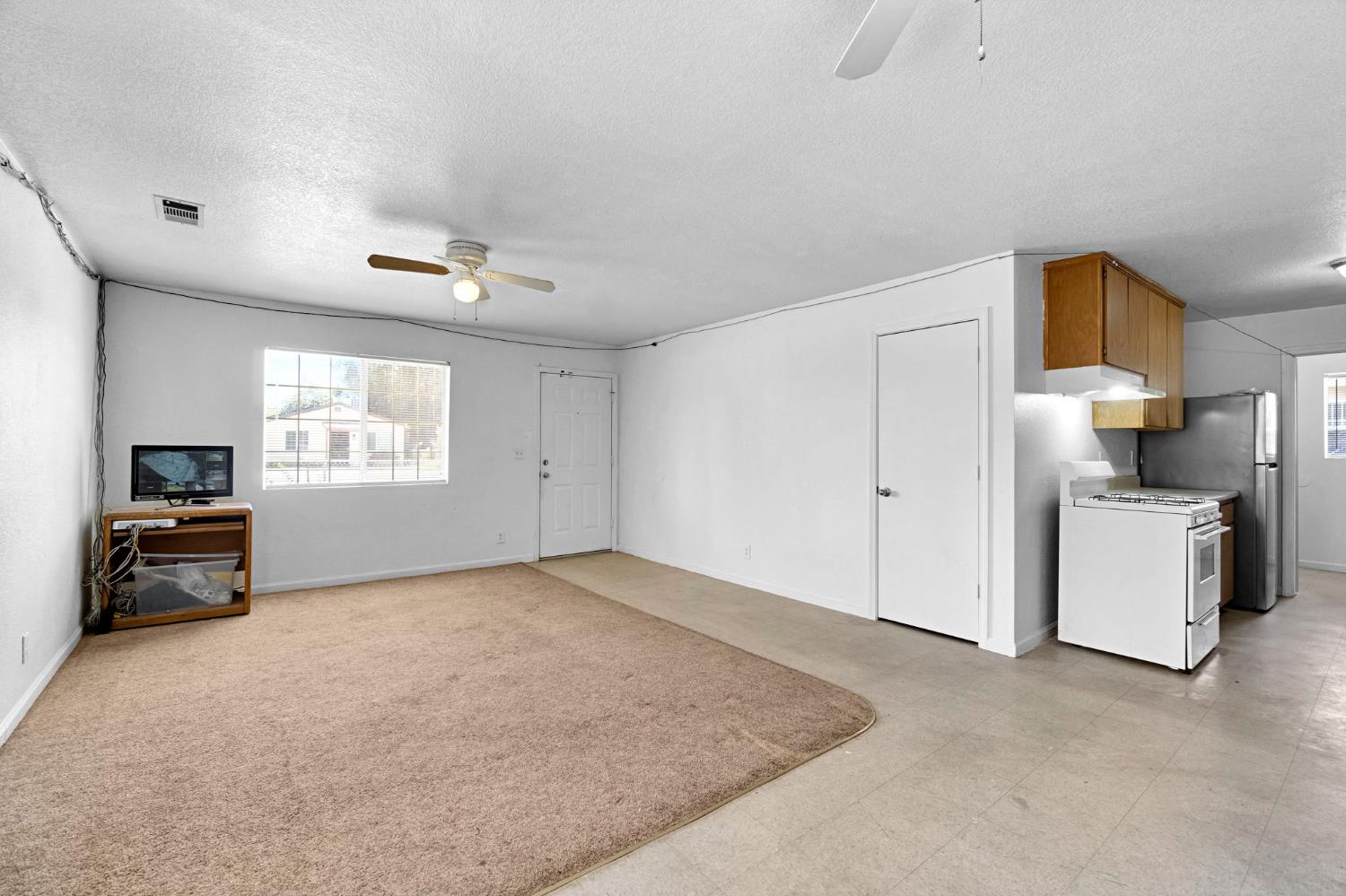 472 W Spruce Ave, Pinedale, CA 93650