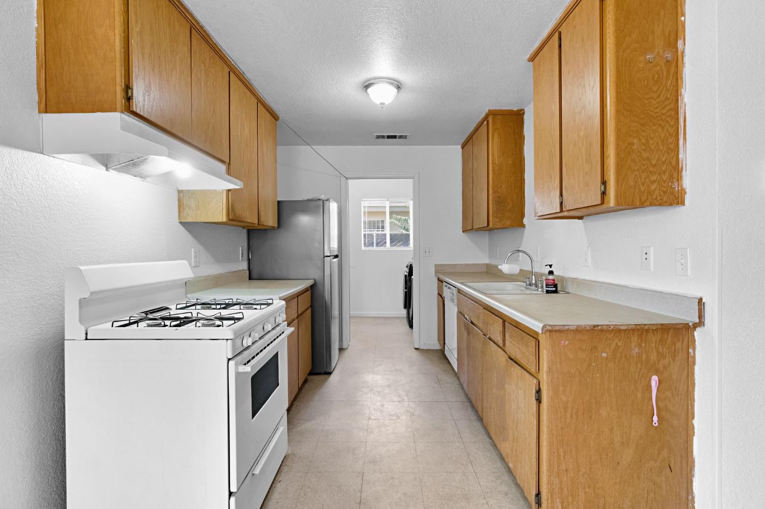 472 W Spruce Ave, Pinedale, CA 93650