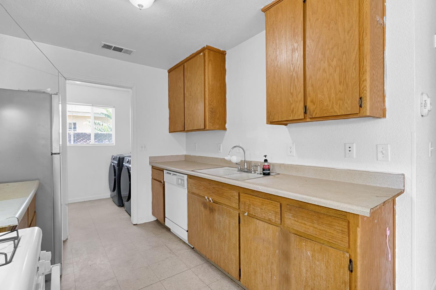 472 W Spruce Ave, Pinedale, CA 93650