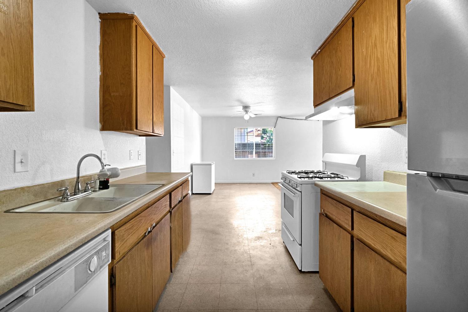 472 W Spruce Ave, Pinedale, CA 93650