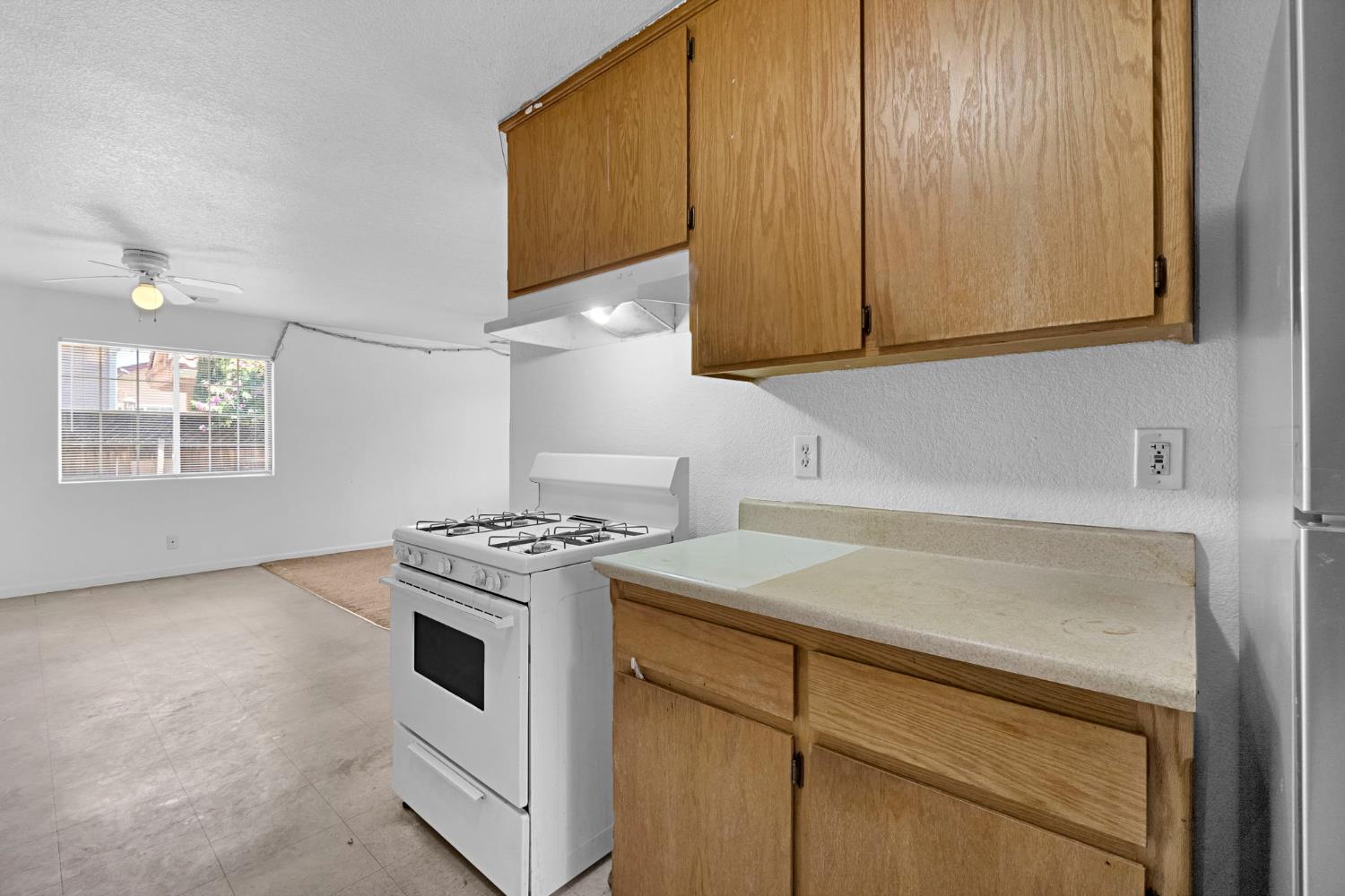 472 W Spruce Ave, Pinedale, CA 93650