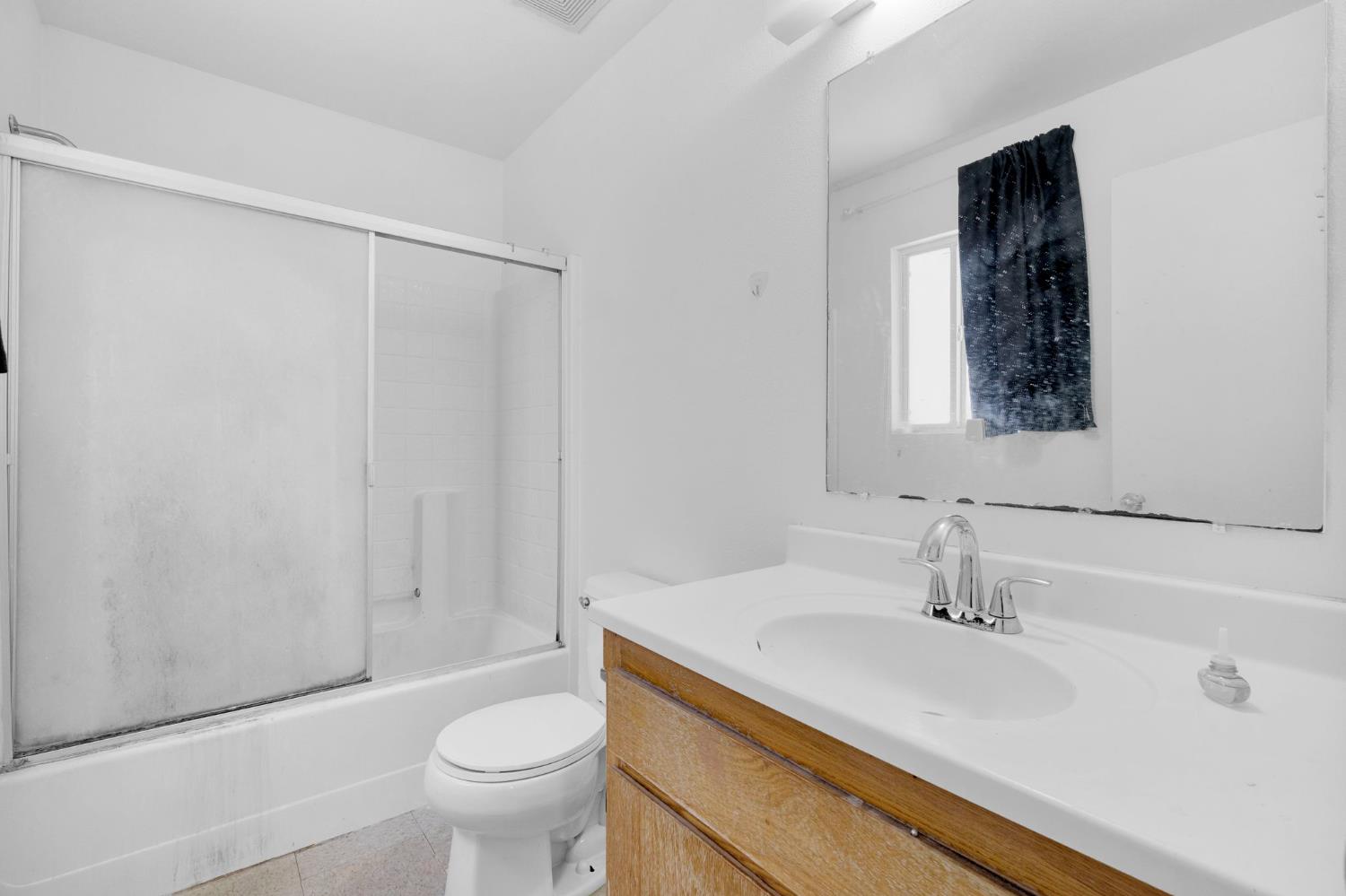 472 W Spruce Ave, Pinedale, CA 93650