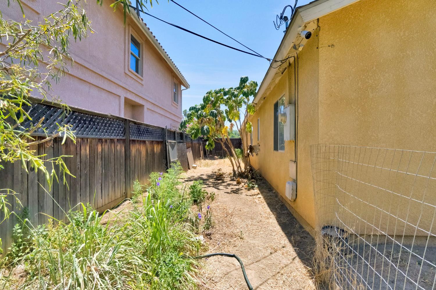 472 W Spruce Ave, Pinedale, CA 93650