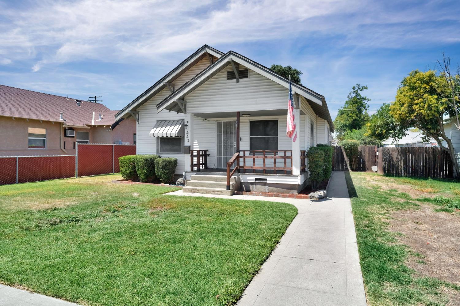 440 W Ivy St, Hanford, CA 93230