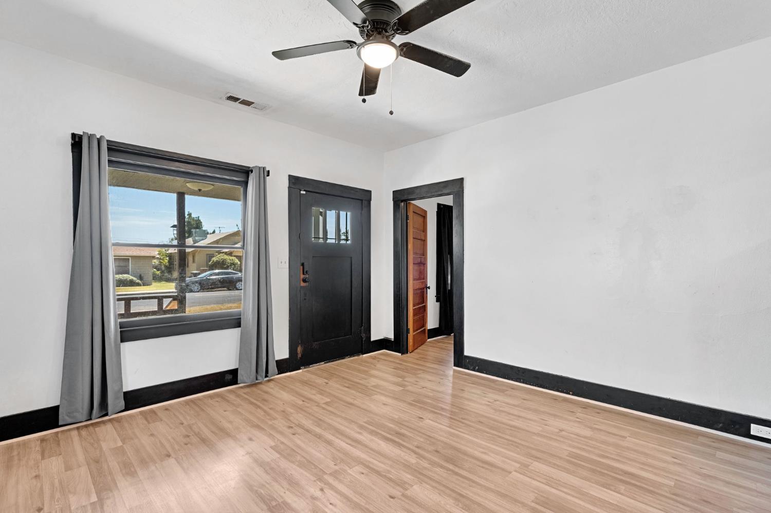 440 W Ivy St, Hanford, CA 93230