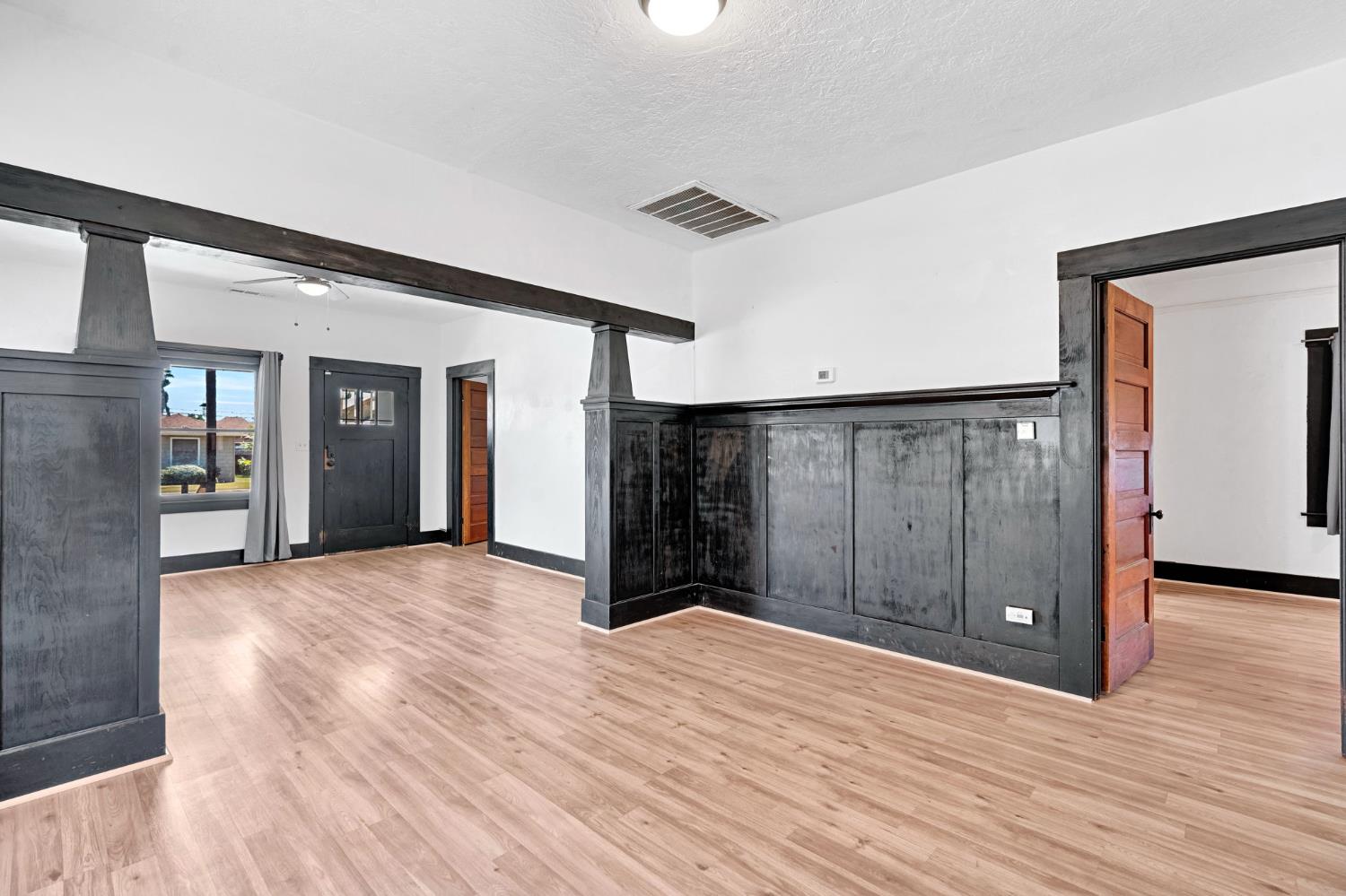 440 W Ivy St, Hanford, CA 93230