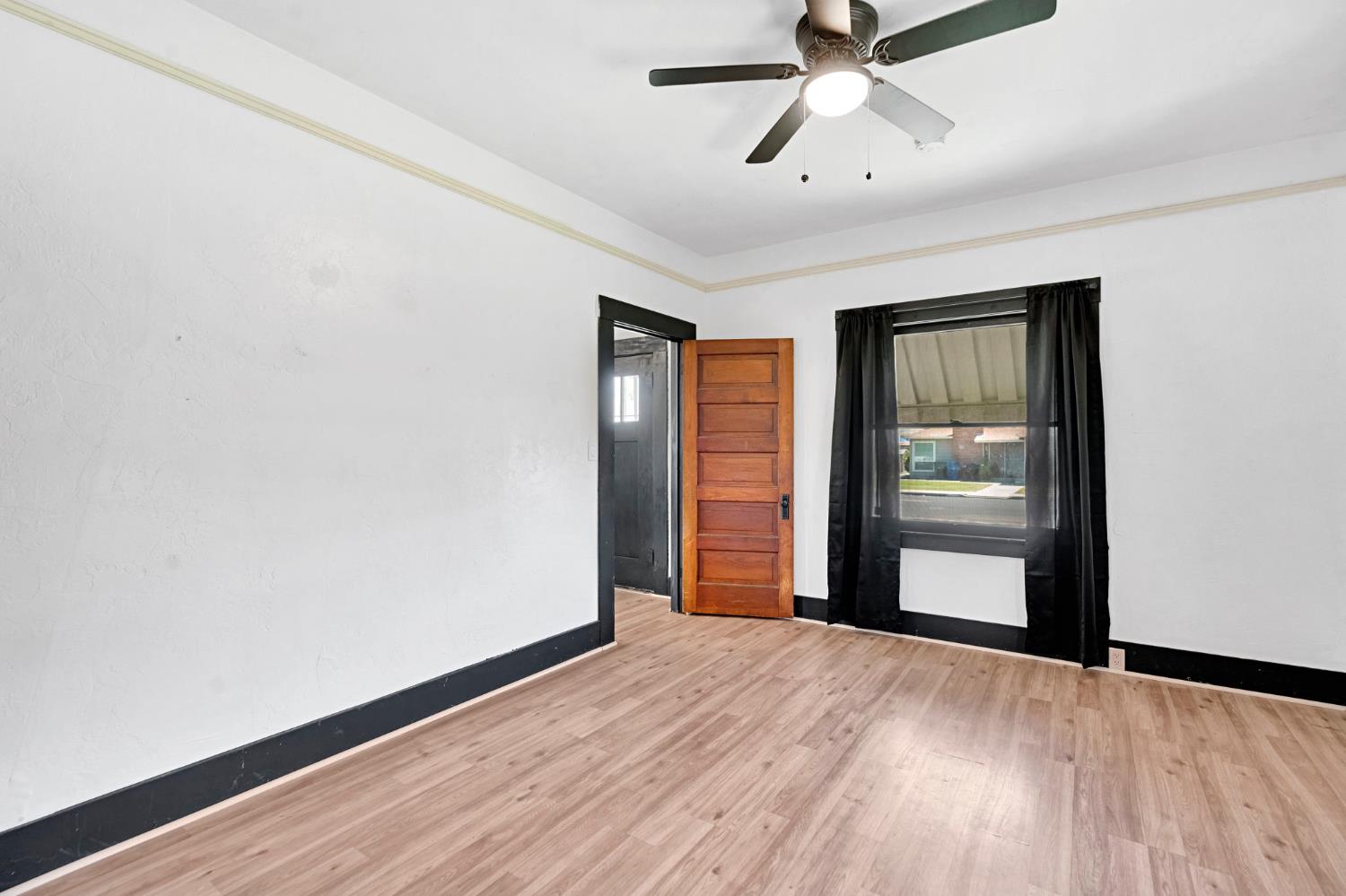 440 W Ivy St, Hanford, CA 93230