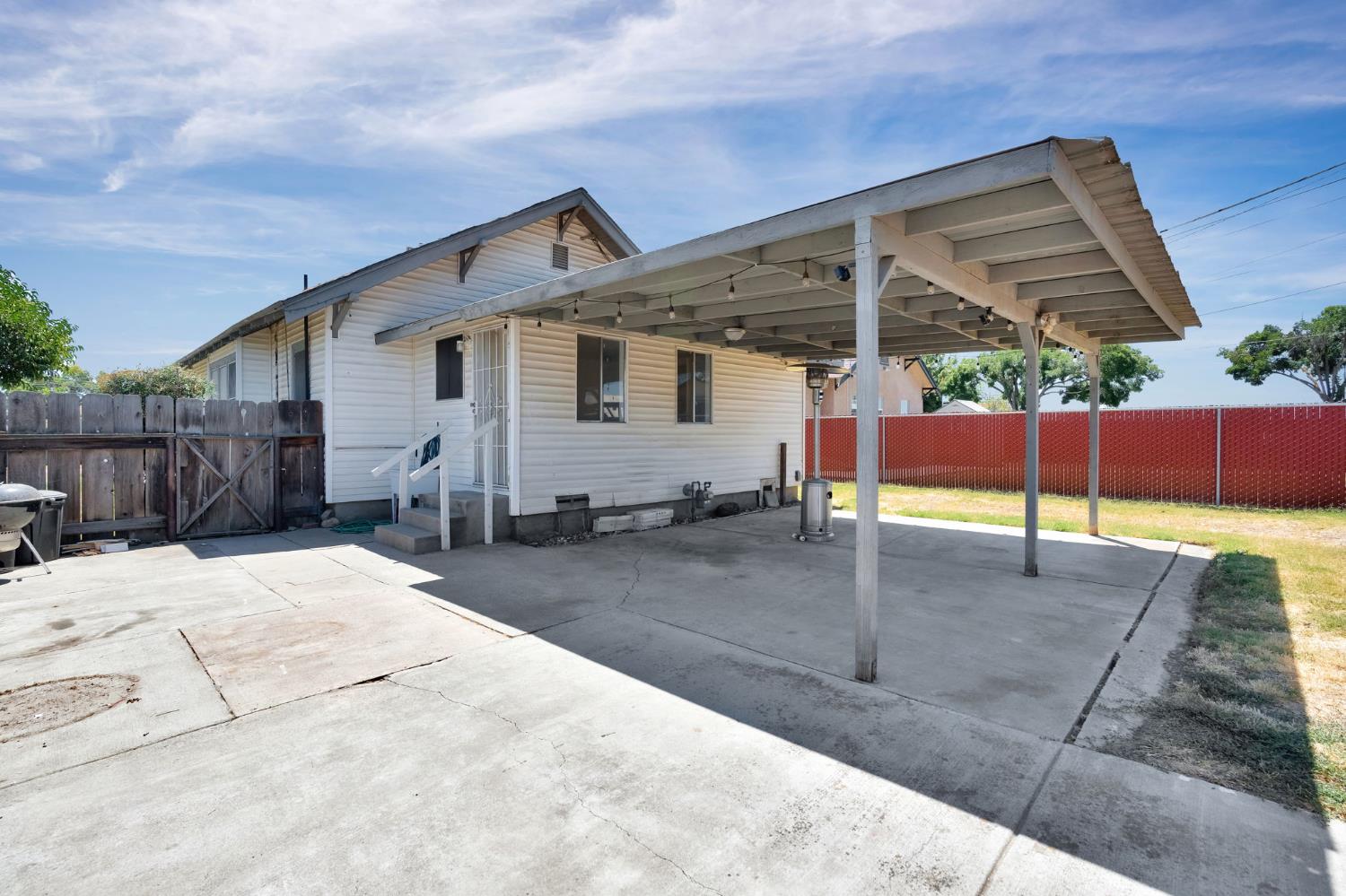 440 W Ivy St, Hanford, CA 93230