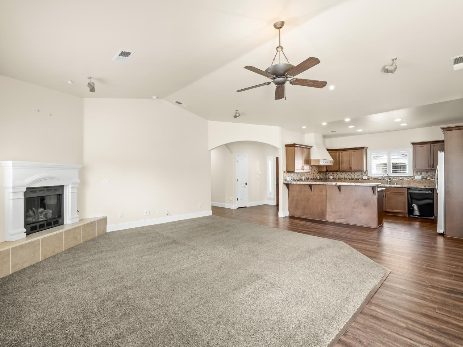 6458 N Warren Ave, Fresno, CA 93711