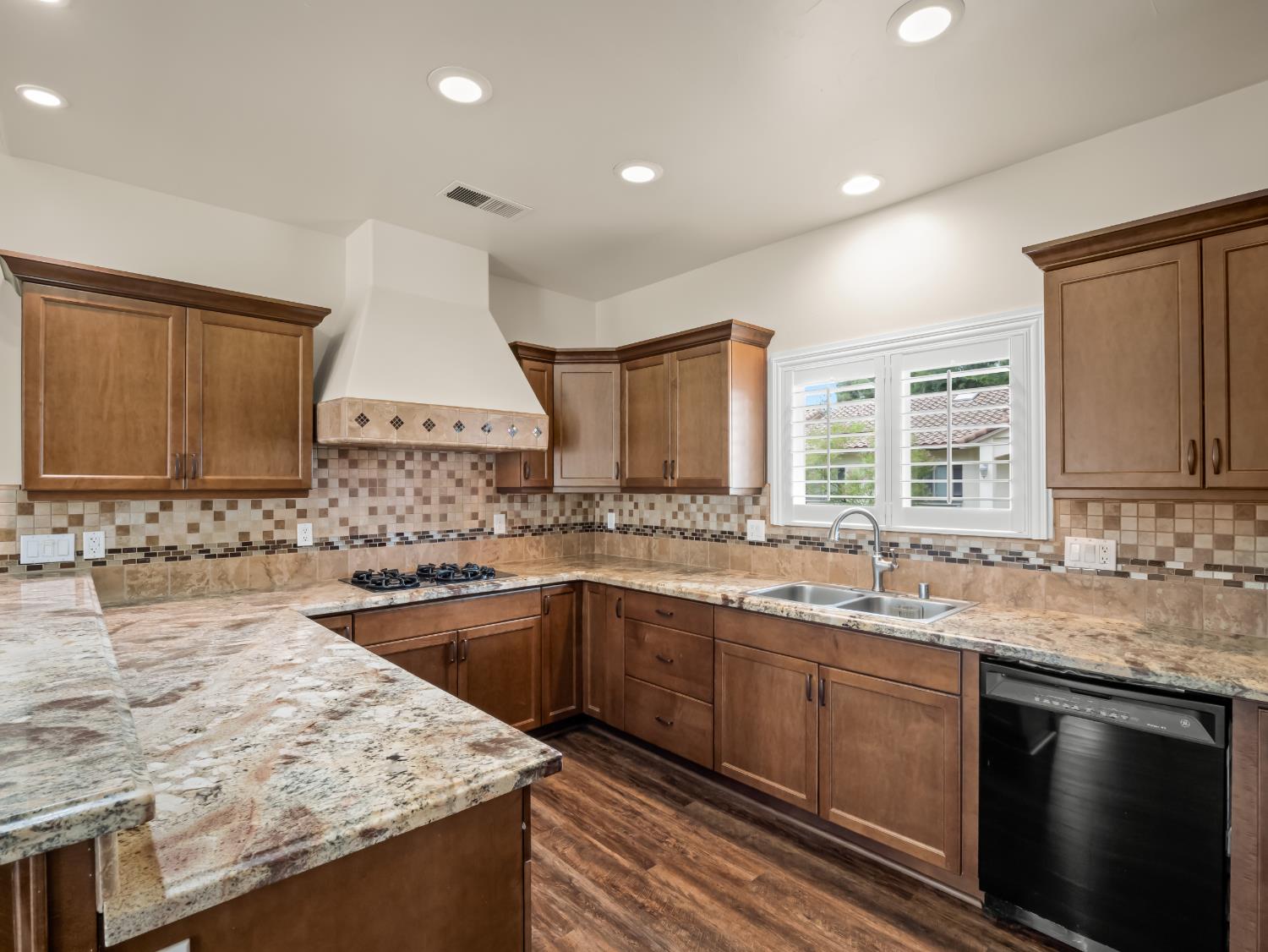 6458 N Warren Ave, Fresno, CA 93711