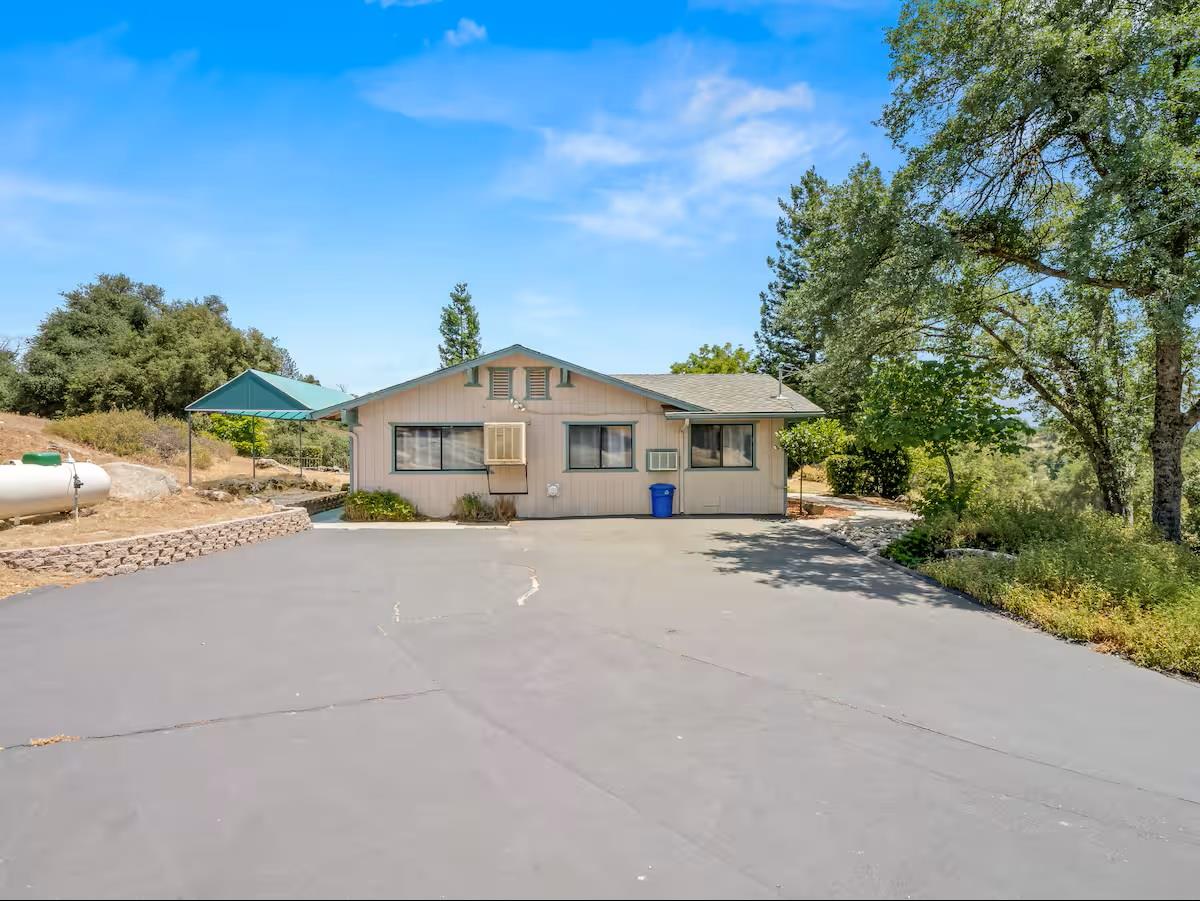 42339 Lulang Ln, Ahwahnee, CA 93601